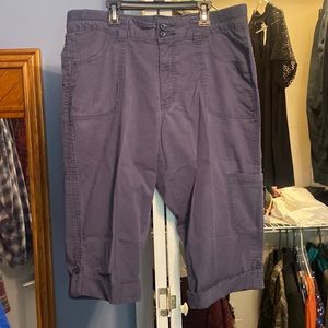 Lee riders ladies capri pants in navy blue